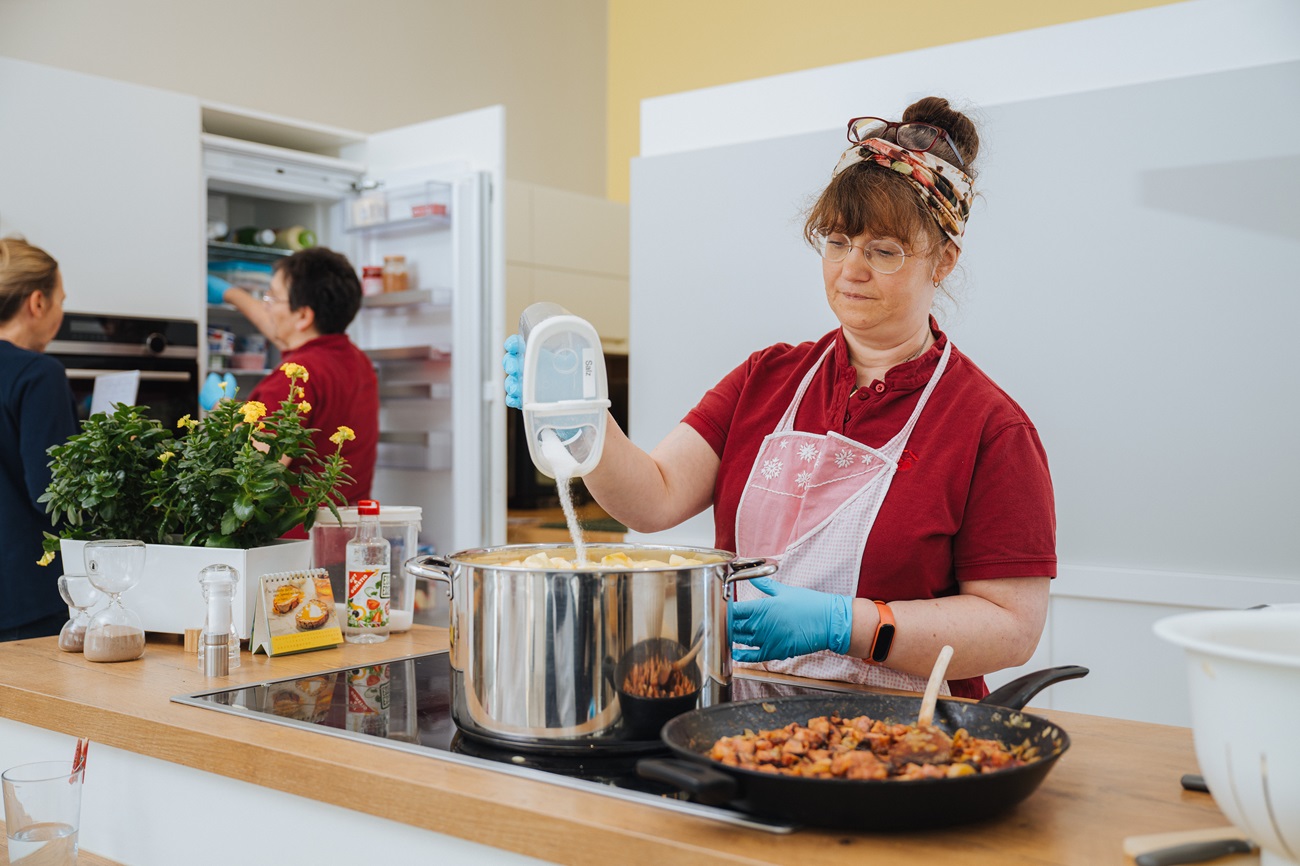 Betreuerin Sandra Keller ist der Kreativ-Kopf im Team
