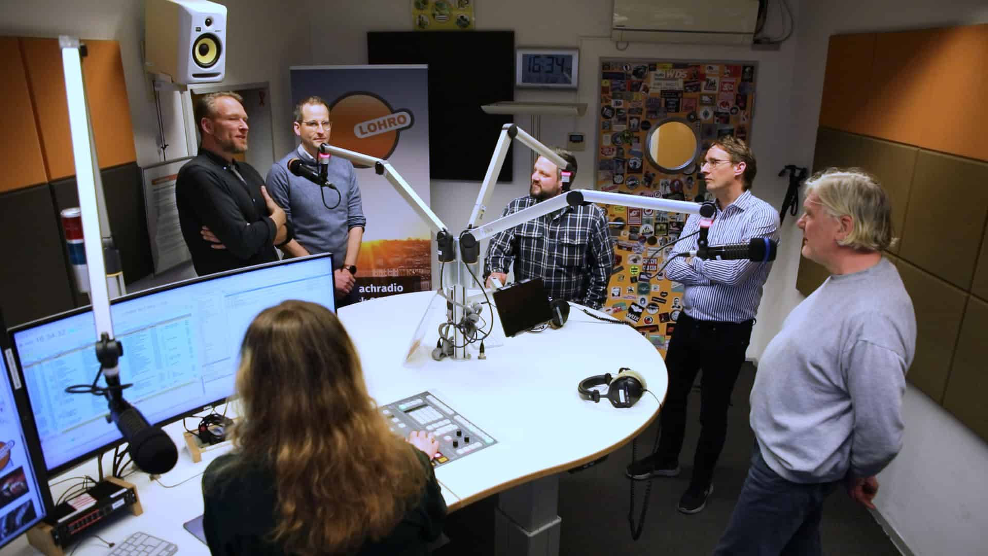 Mitarbeiter Lohro_Bild_4 150 Ehrenamtliche und ein paar Angestellte sorgen jeden Tag dafür, dass das Lokalradio auf Sendung bleibt. Sechs davon produzieren gerade eine Sendung.