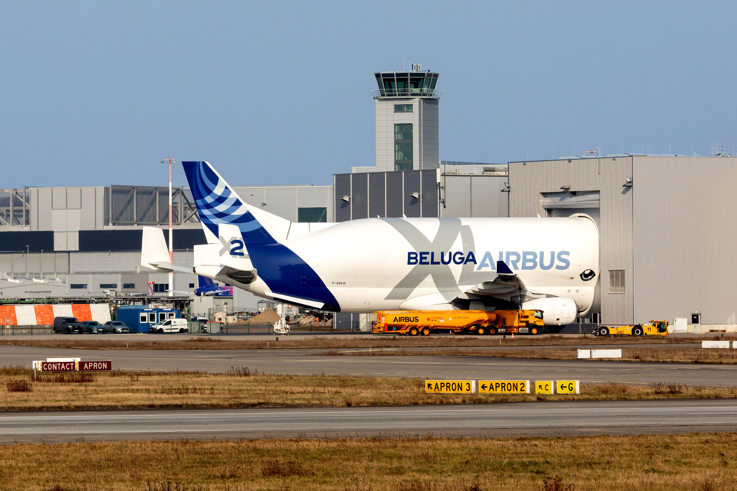 Ein Airbus Beluga XL zum Transport von Flugzeugteilen wird im Werk von Airbus be- oder entladen. Hamburg am 8. Februar 2025. Ein Airbus Beluga XL zum Transport von Flugzeugteilen wird im Werk von Airbus be- oder entladen. Hamburg am 8. Februar 2025.