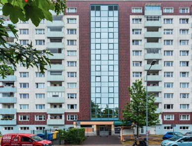 Ansicht der Wohnscheibe in der Ahlbecker Straße von vorn.