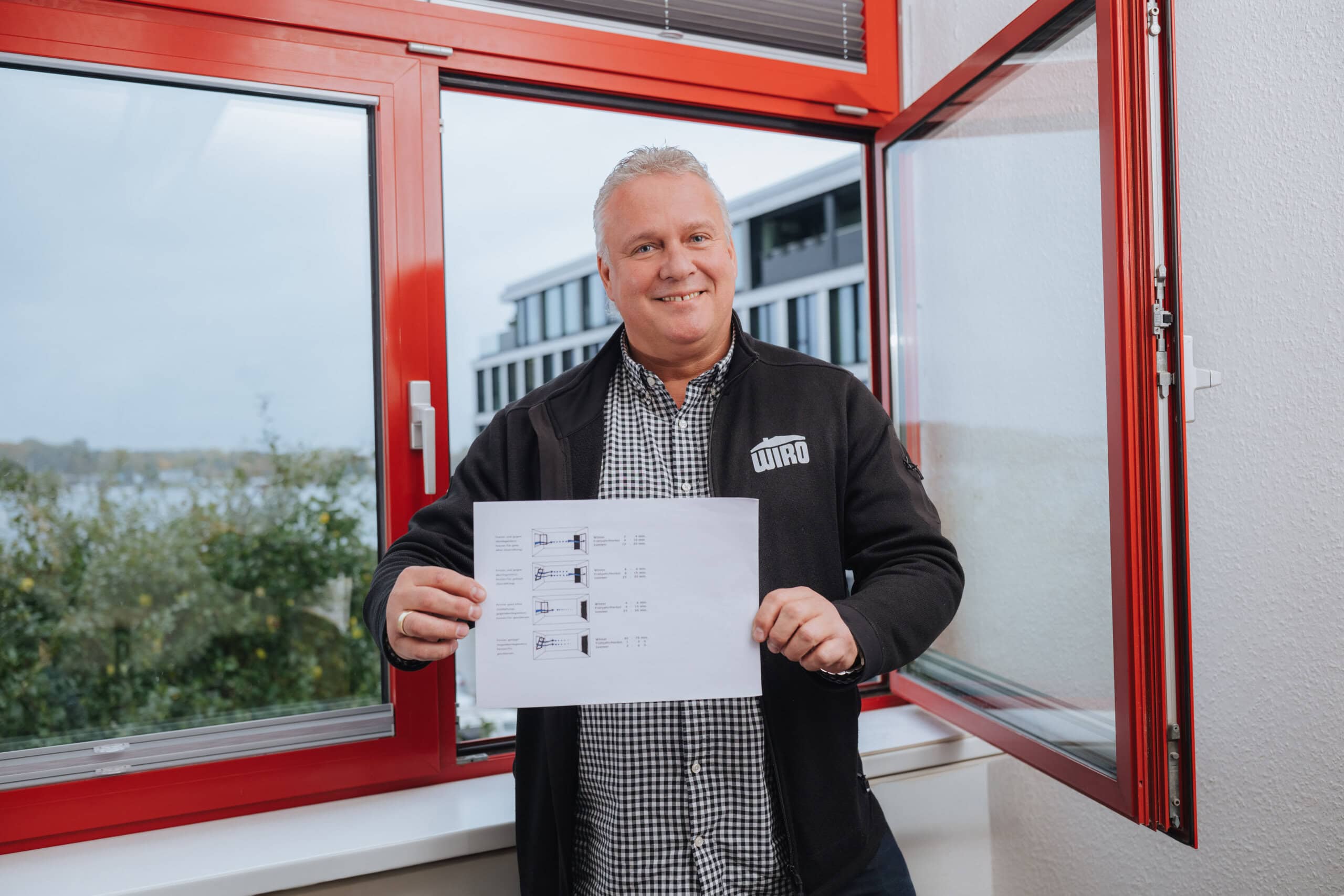 Schimmel ist ein Albtraum für viele Mieter, das weiß Sascha Brinkmann von der WIRO-Wohnungswirtschaft Technik aus Erfahrung. Der freundliche Mann mit den kurzen grauen Haaren gibt wertvolle Tipps fürs Raumklima.