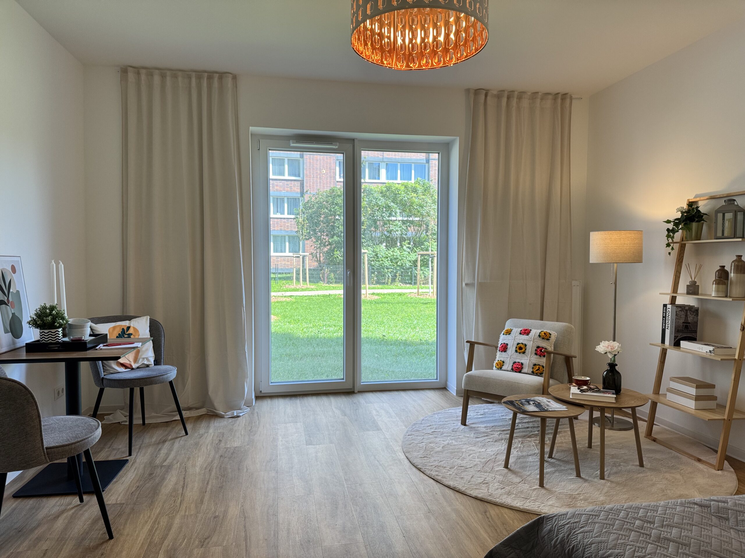 Möbliertes Zimmer in der selbstbestimmten WG in der Rostocker Warnowallee 23.