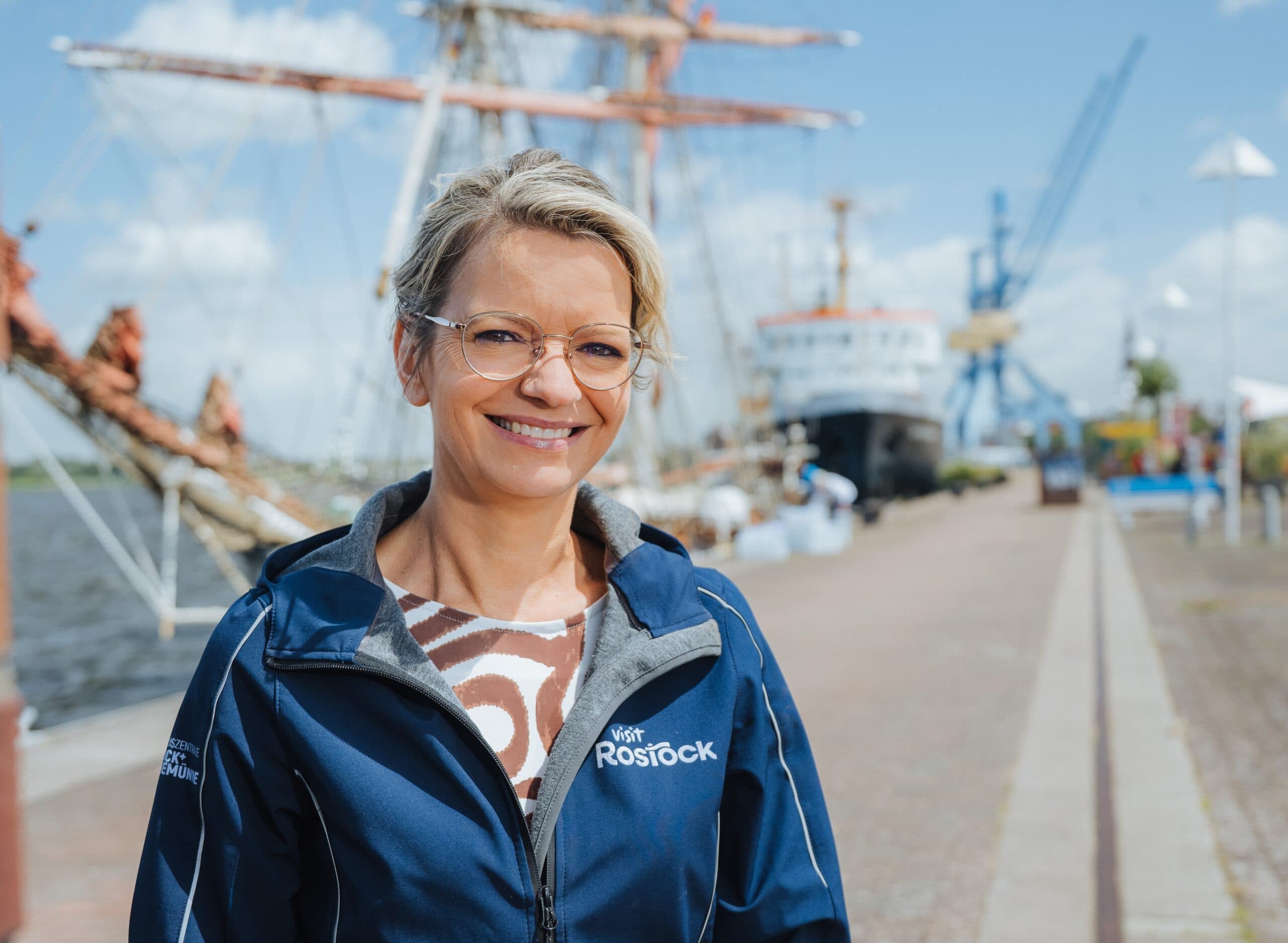 Am 6. August startet die 35. Hanse Sail. Bettina Fust, Leiterin des Hanse Sail Büros, über Geheimtipps, Enthusiasten und Rummel.