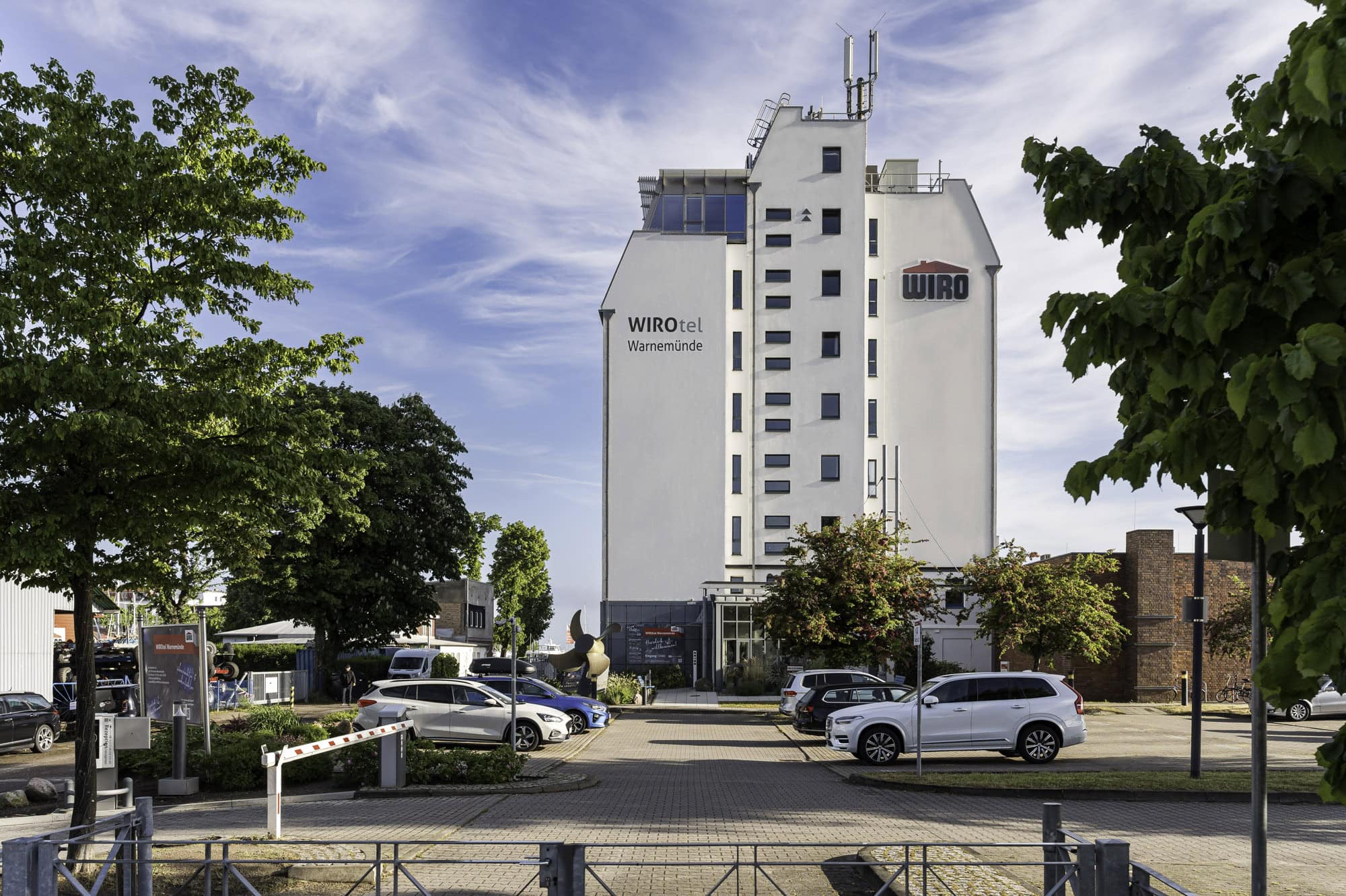 WIROtel Warnemünde auf der Mittelmole im Sommer 2025