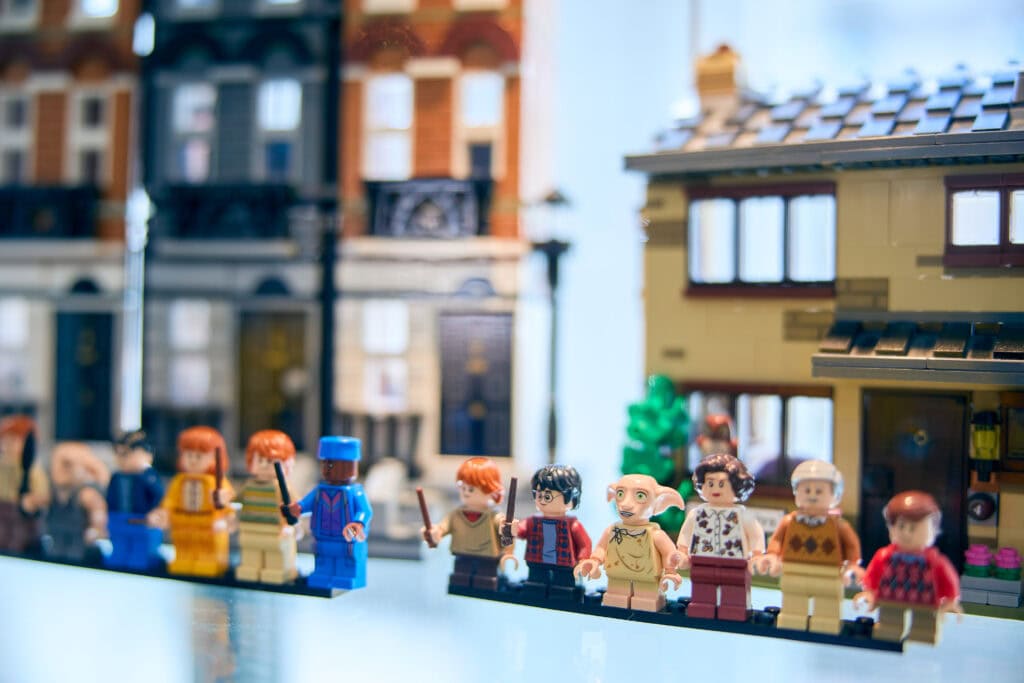 Was die Herzen von Lego-Fans höher schlagen lässt, gibt es bei Thomas Quade. Der zweifache Familienvater startet Mitte August mit seinem Lego-Laden in der Langen Straße.