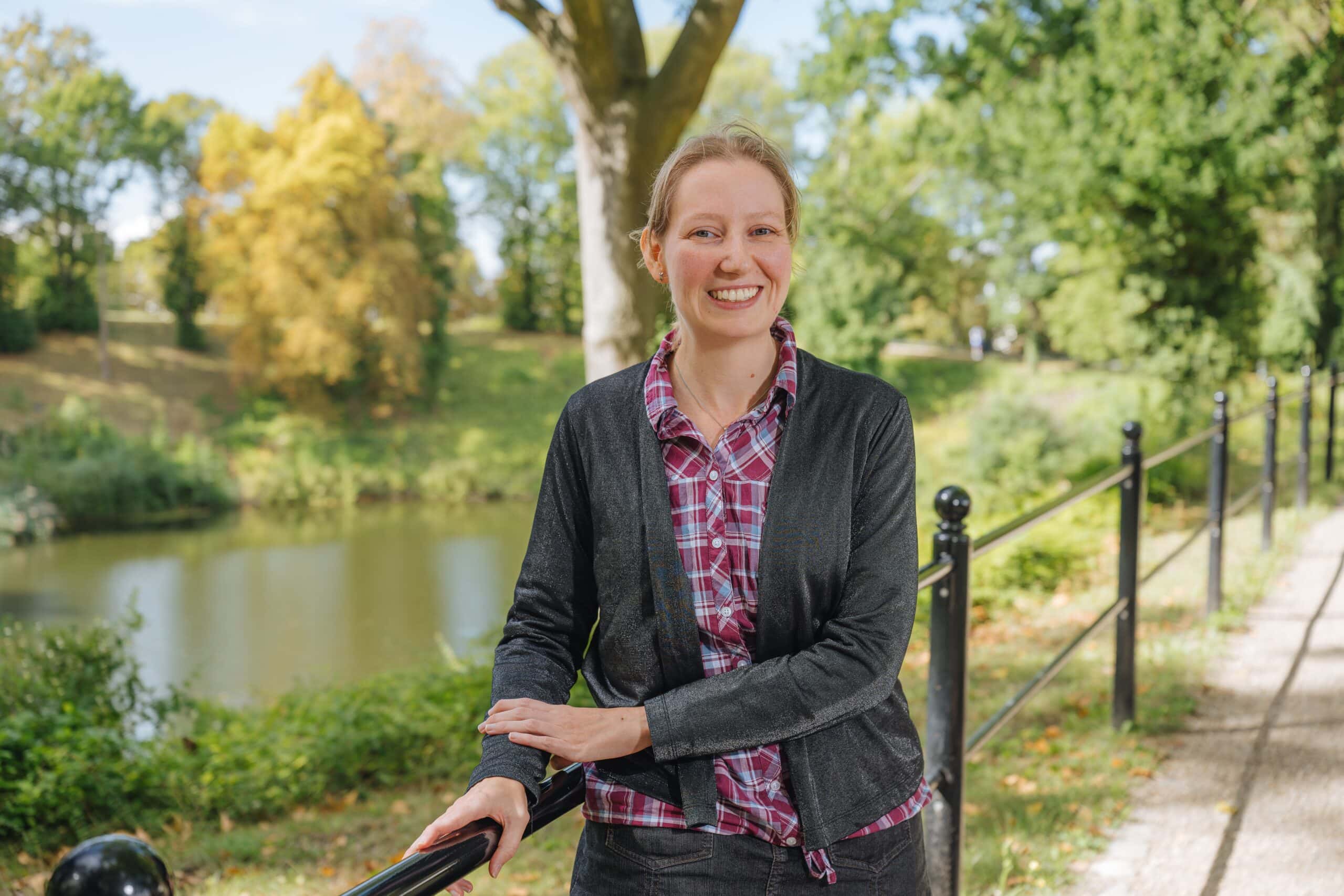 Anne Vater hat ihre siebenmonatige Ausbildung beim Rostocker Stadtführerverein und der Tourismuszentrale abgeschlossen. Mit 32 Jahren gehört sie zu den Jüngsten.