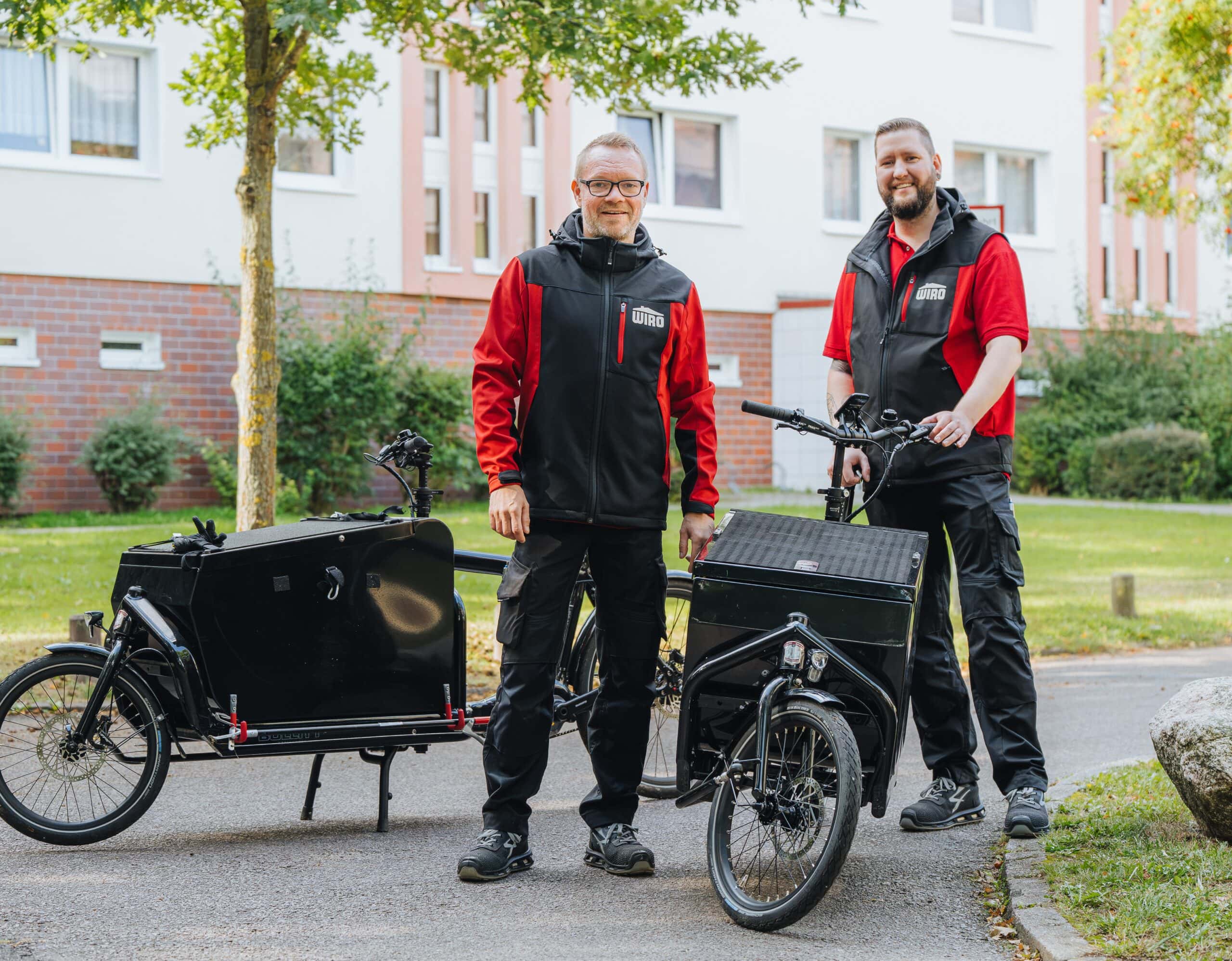 Das KundenCenter Lütten Klein hat seit Juni zwei neue sympathische Gesichter: Marcel Behrens und Ronny Vogt sind die ersten Quartiershausmeister der WIRO.